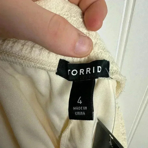 Torrid NWT Ivory Lace Smocked Waist Skater Skirt 4X P52 - Picture 13 of 14